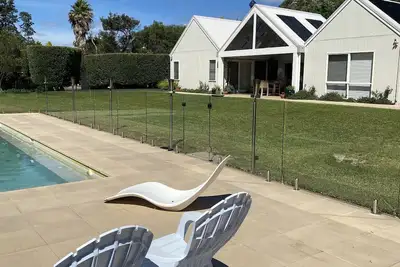 Image de Escapade Wildcoast - Piscine, court de tennis et trampoline