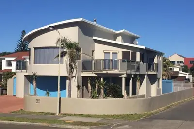 Image de Maison moderne, confortable, en bord de plage