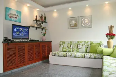 Image de 3 chambres, piscines, jardins, sécurité 24 heures, air conditionné à côté de la plage.