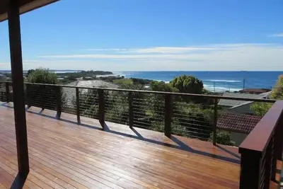 Image de Top Deck Caves Beach - Vues imprenables, plage Ă pied
