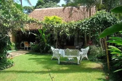 Image de Belle plage et beau jardin en pleine nature, 6 suites, grand salon, calme et soleil.