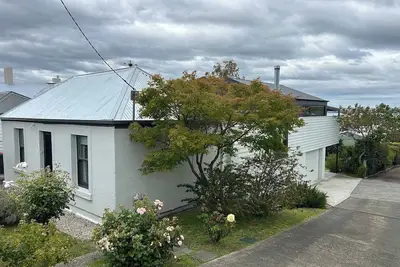Image de Cottage rénové de 1850, belles vues sur l'eau