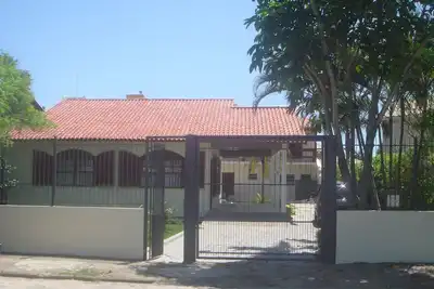 Image de Maison et Appartement avec piscine et air cond 50 mètres de la plage - 6 chambres et 1 suite