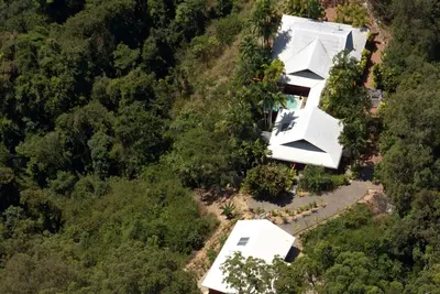 Image de Cadre de forêt tropicale privée dans les arrière-pays de Port Douglas