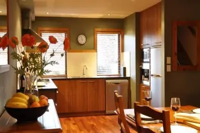 Image de Luxe sur Lansdown appartement de 2 chambres