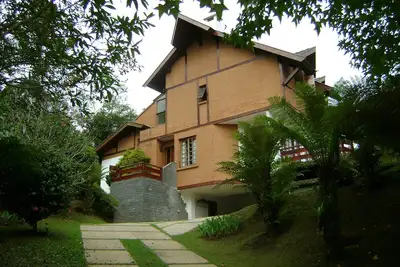 Maison de campagne confortable avec de belles vues sur la montagne