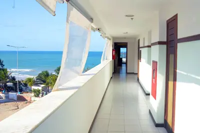 Image de Appartement en bord de mer - Piscine et services hôteliers face à la mer