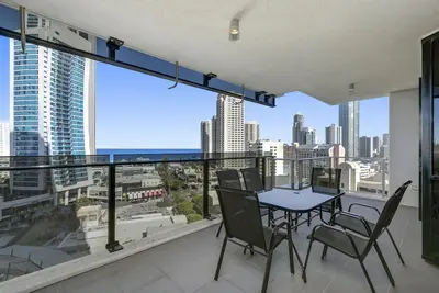 Image de Circle on Cavill - 3 Bedroom Ocean Airbnb