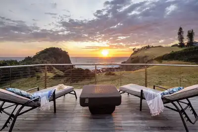 Image de Maison de plage au bord de l'eau absolue avec terrasse massive - pour les familles et les chiens