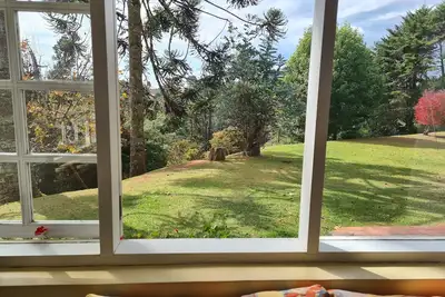 Maison accueillante, romantique et charmant au milieu d'une nature luxuriante.