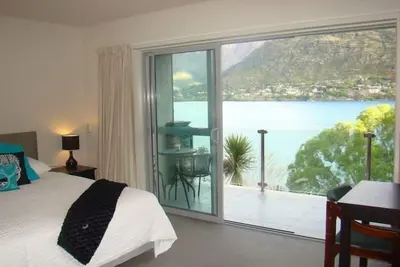 Image de Luxe abordable avec vue magnifique sur le lac et le mont