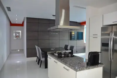 Image de Incroyable appartement minimaliste avec vue sur la mer