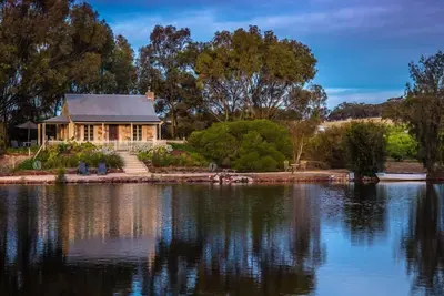 Image de Stonewell Chalets et Vignobles