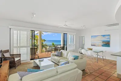 Image de Vues sur l'océan et au cœur de Sunshine Beach - cafés et plage à votre porte