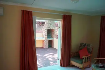 Image de Le Cottage Bathurst, dans le village des colons de 1820 dans un cul-de-sa