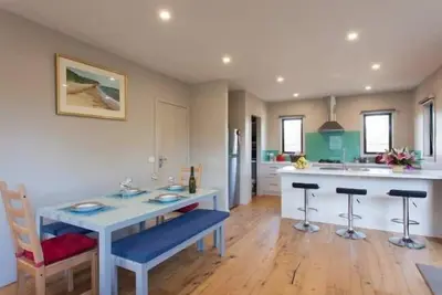 Image de Luxe Ă Waters Edge Getaway Suite