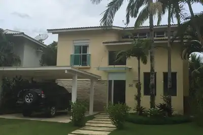 Image de Grande maison de plage luxueuse et bien éclairée