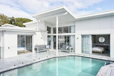Image de Maison de vacances avec piscine privée à Surfers Paradise en vedette sur Netflix