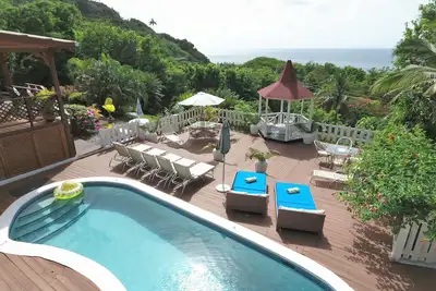 Villa avec personnel pour familles et retraites, groupes à 4 min à pied de la mer.