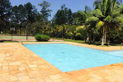 Image de Piscine, barbecue, court de tennis. Au maximum 14 personnes dans 7 chambres de luxe
