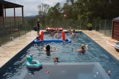 Image de Famille convivial-paisible bushland accueil-charme artistique-grande piscine-vues-barbecue-espace