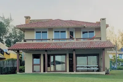 Image de Cozy maison de 4 chambres sur la plage