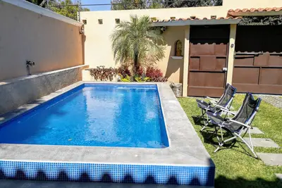Image de Casa para ocupaciĂłn completa en el centro de Chiconcuac Morelos p \/ 15 personas.