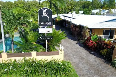 Image de Chez soi loin de chez soi, aux portes du récif et de la forêt tropicale!