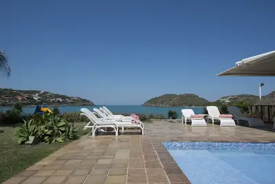 Image de Maison 7 suites en bord de mer, peut accueillir jusqu'à 19 personnes