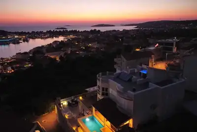 Image de Villa de luxe avec une vue imprenable