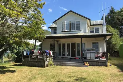 Image de Belle maison de vacances au bord du lac Rotoiti