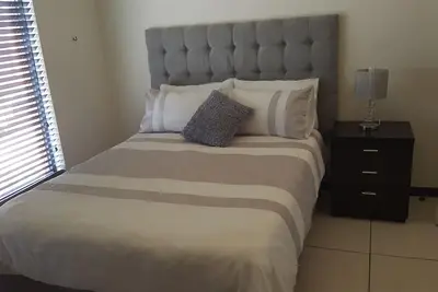 Image de Appartement moderne entièrement meublé à deux chambres à louer