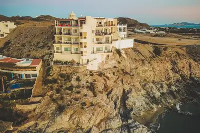 Image de A2. Condo de luxe pour 6 + Front de mer + Parking