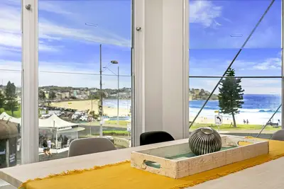 Image de Bb010 - Carte postale vue sur la plage de Bondi depuis le salon