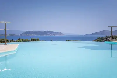Image de Luxury Estate Villa + 2 appartements privés + court de tennis / piscine / sauna et superbes plages
