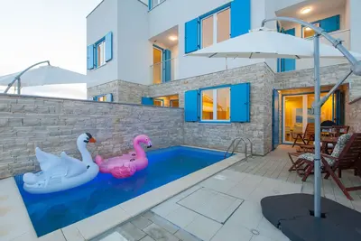 Image de Incroyable villa Miri à seulement 5m de la plage de sable