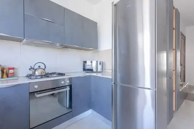 Image de Appartement entièrement climatisé avec 2 chambres, 1er étage.