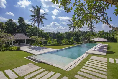 Image de La Villa Infinity Bali est un établissement 5 étoiles, 8 chambres avec salle de bains privative.