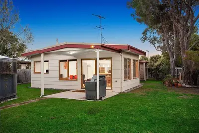Image de Maison Point Lonsdale récemment mise à jour, près de la plage, avec des lits de luxe!