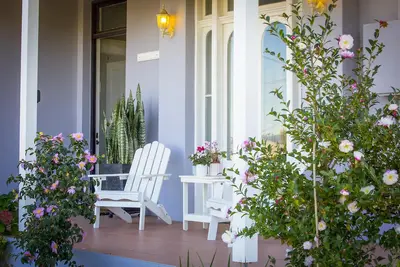 Image de Camellia Cottage - Beautiful 3 bedroom cottage with gorgeous gardens - stroll to local cafes!