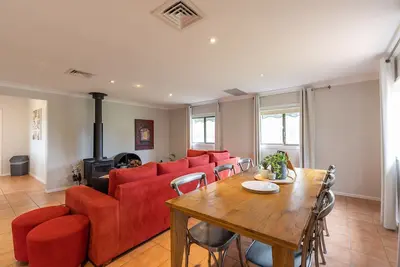 Image de Hermitage Hideaway Cottage - Bouteille de vin offerte ce printemps