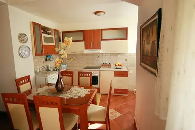 Image de Villa Kirjana est une passerelle de détente au milieu de la verdure et des plages du lac de Prespa