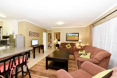 Image de Spacieux, 2 chambres entièrement meublé et entretenu chalet animaux de compagnie.