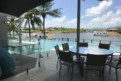 Image de Le Port De Luxe À Port Hinchinbrook