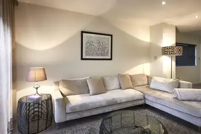 Image de Appartement Exécutif 4 Chambres avec 3 Lits King-Size et 1 Lit Simple dans le quartier central des affaires de Sandton