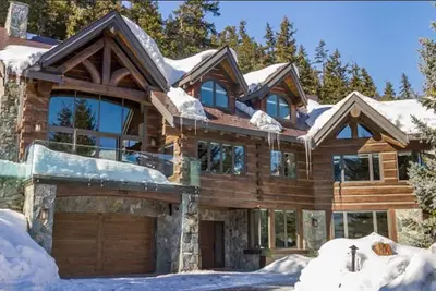 Image de Superbe chalet de luxe dans le prestigieux Blueberry Hills, pour 12 personnes