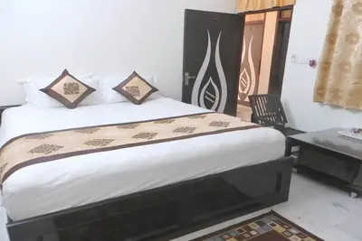 Image de Chambre privée élégamment meublée