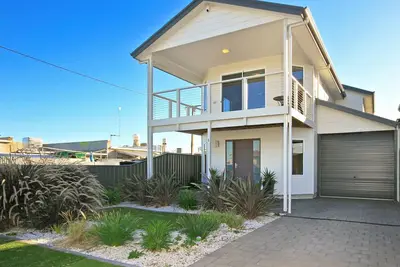 Image de Sunset @ Snapper Point - 8 Guests | 4 Bedrooms | 5 Beds | 2 Bathrooms - Master Bedroom: Queen bed, Bedroom 2: Queen bed, Bedroom 3: Queen bed, Bedroom 4: Single bed and Trundle bed