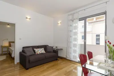 Profitez d'un emplacement calme dans une maison privée, à 10 minutes du centre ville