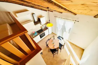 Image de Appartement Grenier Avec Airconditionneur Et Balcon